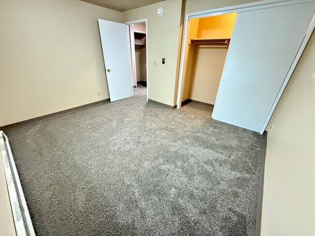 Building Photo - 1608-1610 N Brooklane St