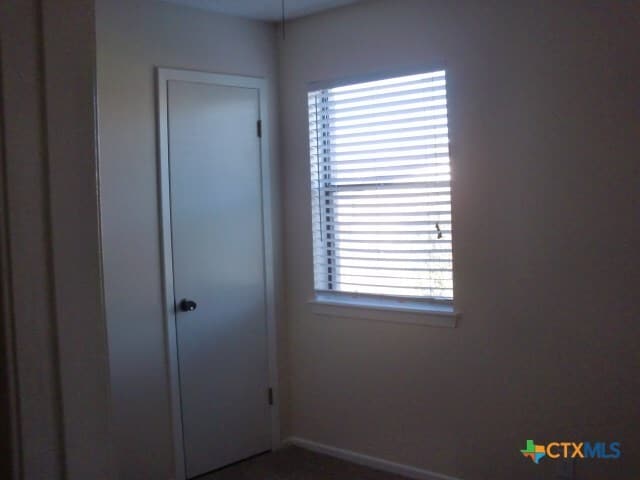 Building Photo - 19 Sunflower Cir