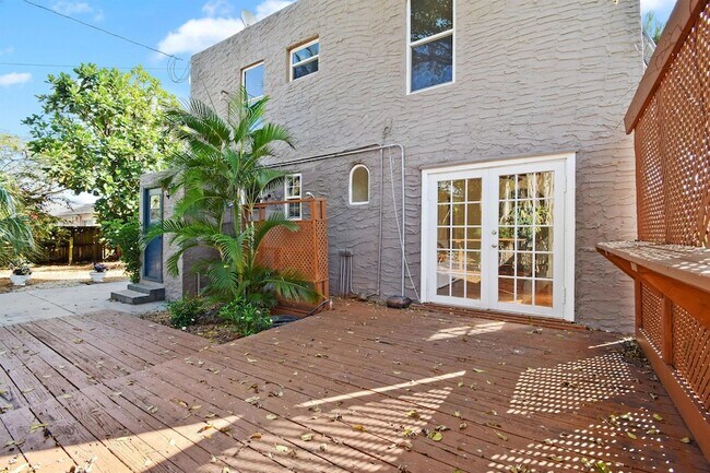 Building Photo - 310 Columbia Dr