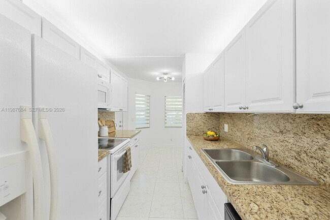 Building Photo - 1351 SW 125th Ave