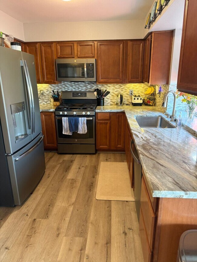 Building Photo - Located in the heart of Spanish Springs