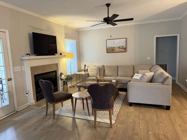 Building Photo - 105 Amick St