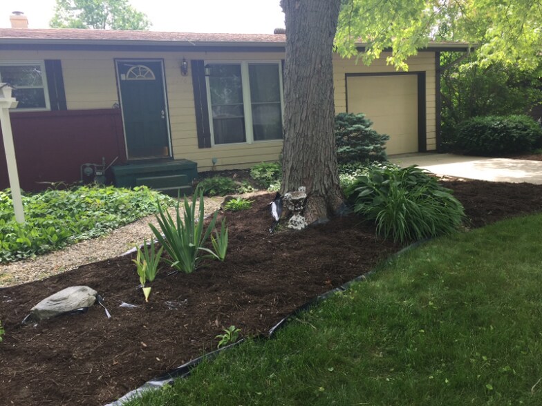 Building Photo - 2216 Delaware Dr