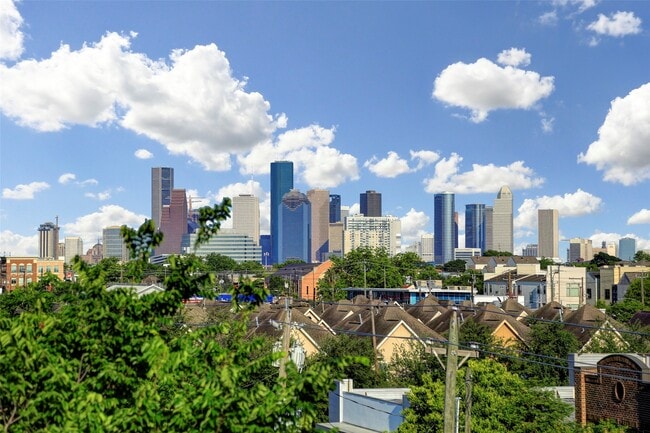 Building Photo - 405 N Nagle St