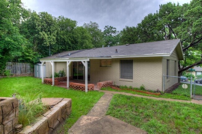 Building Photo - 401 Cherry Hill Dr