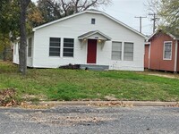 Building Photo - 704 15th Ave N