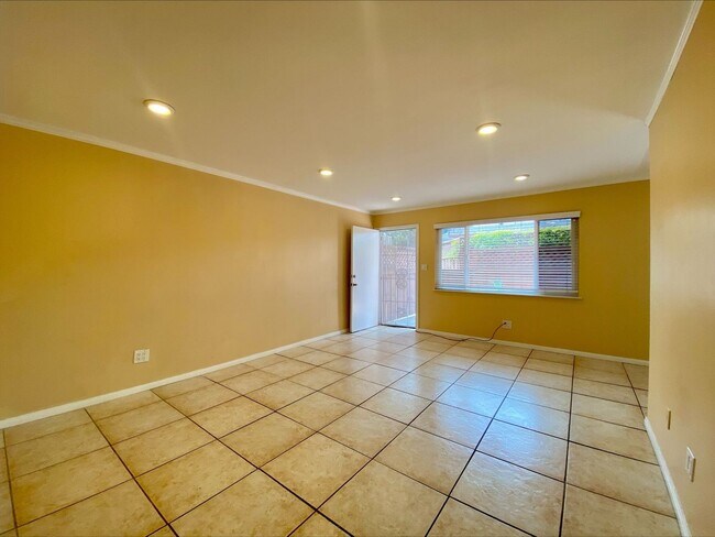 Building Photo - Downstairs 2 Bedroom Apartment! Large Enclosed Exclusive Patio! Gated Community! In Unit Washer &...