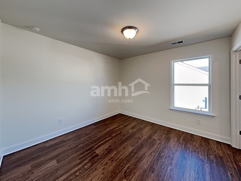 Building Photo - 7069 Creeksong Dr