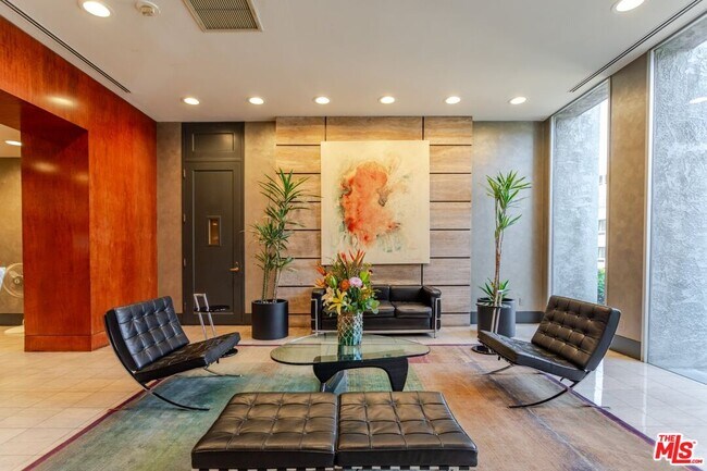 Building Photo - 800 W 1st St