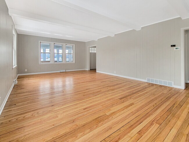 Building Photo - 3129 14th Ave