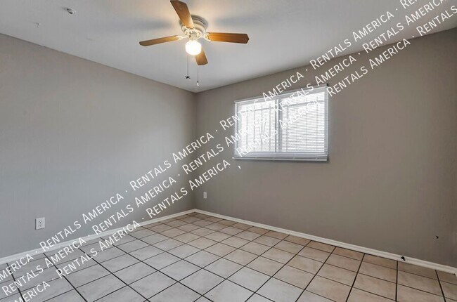 Building Photo - 944 N Catalina Ave