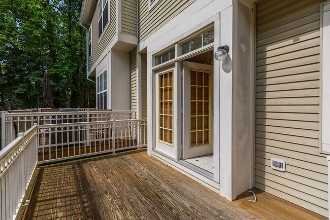 Building Photo - 3 Bed 3.5 Bath - Silver Spring Townhouse -...