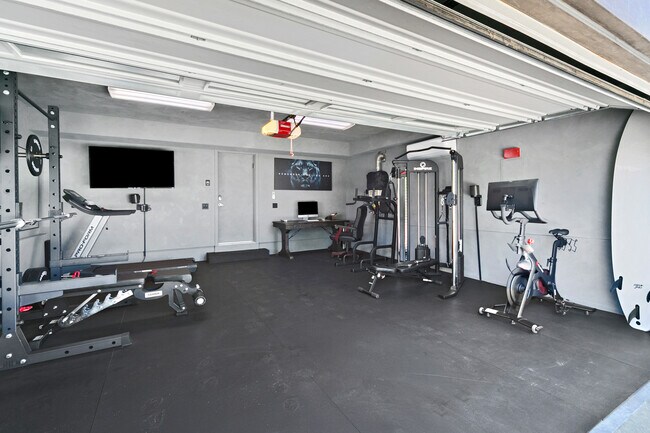 Building Photo - 4969 Llano Dr