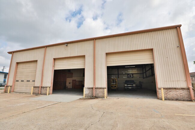Building Photo - 7302 Domino Ln