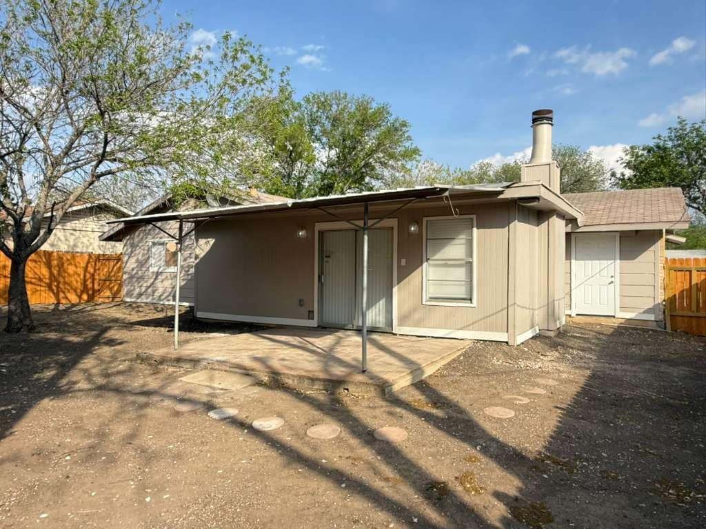 Building Photo - 13535 Coleridge St