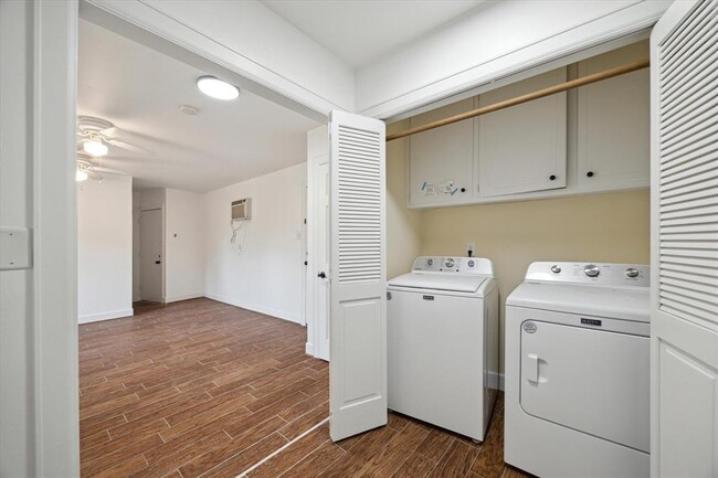 Building Photo - 5731 S Braeswood Blvd