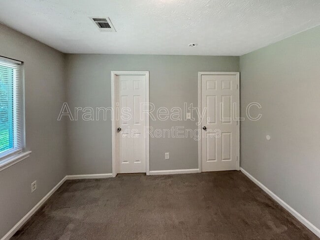 Building Photo - 9241 Woodhill Ln
