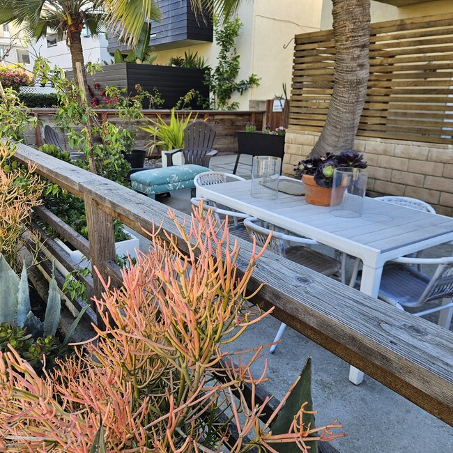 Building Photo - 39 Catamaran St