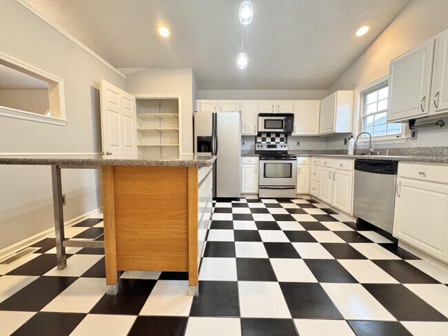 Building Photo - 628 Smugglers Notch Dr