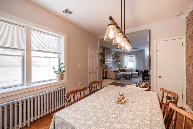 Building Photo - Two Bed Graduate Hospital Townhome