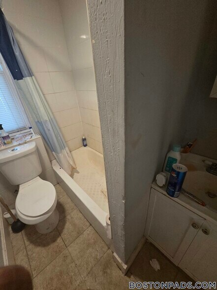 Building Photo - 11 Akron St