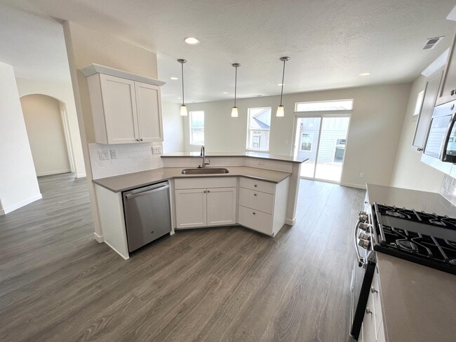 Building Photo - 1650 Dragon Tail Pl