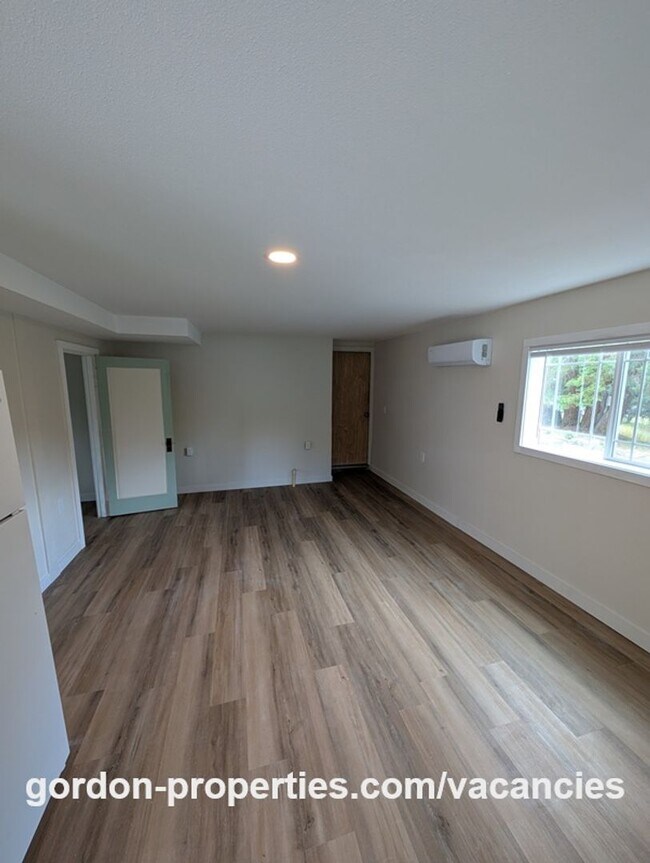 Building Photo - Saint Helens OR - downstairs 1 bedroom flat in duplex