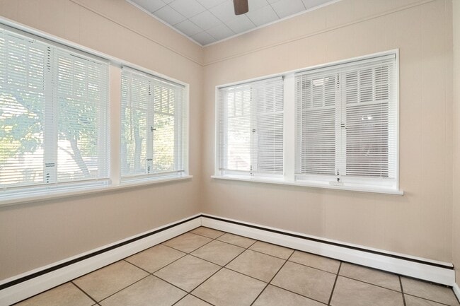 Building Photo - Home on the Range