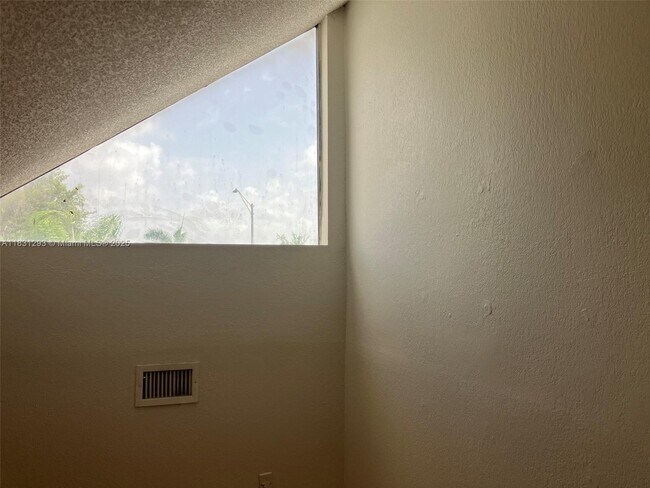 Building Photo - 13036 SW 88th Terrace N