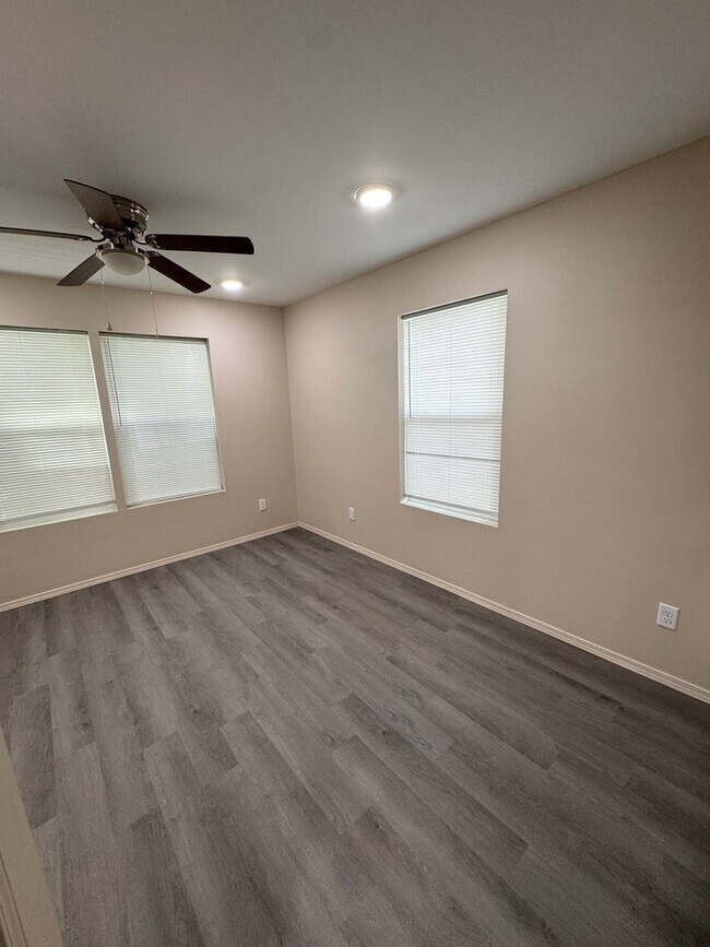 Building Photo - 1224 School St