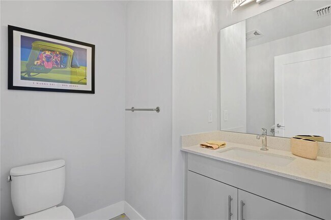 Building Photo - 1709 N Tamiami Trl
