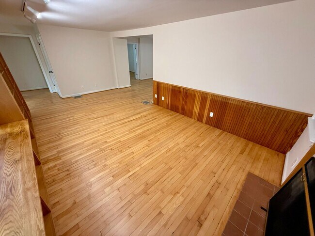 Building Photo - 325 Highland Rd
