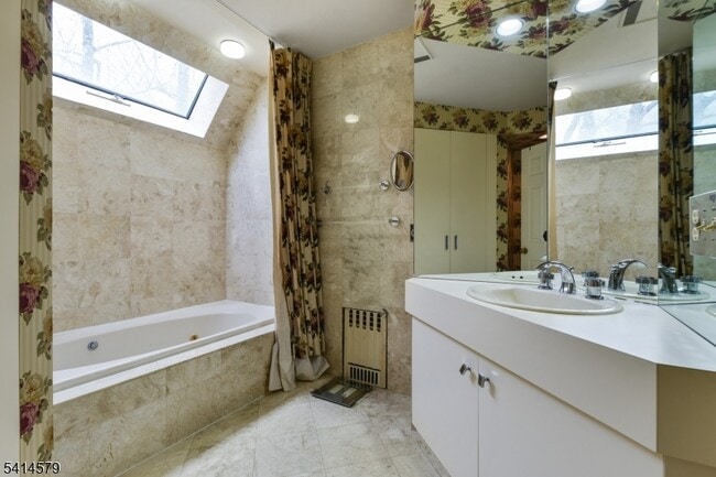 Building Photo - 869 Ridgewood Rd