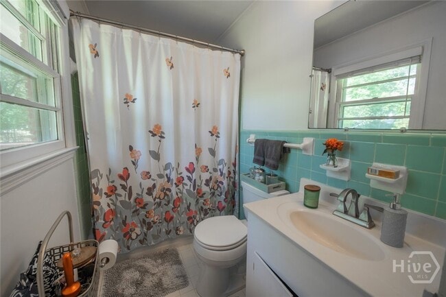 Building Photo - 180 Sherwood Dr