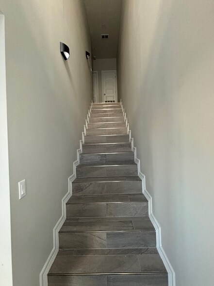 Building Photo - 1117 E Esperanza Ave