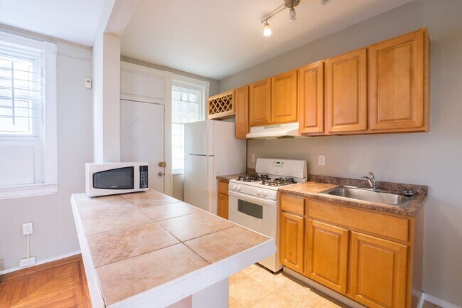 Building Photo - LaSalle Home with Three Bedrooms and Den