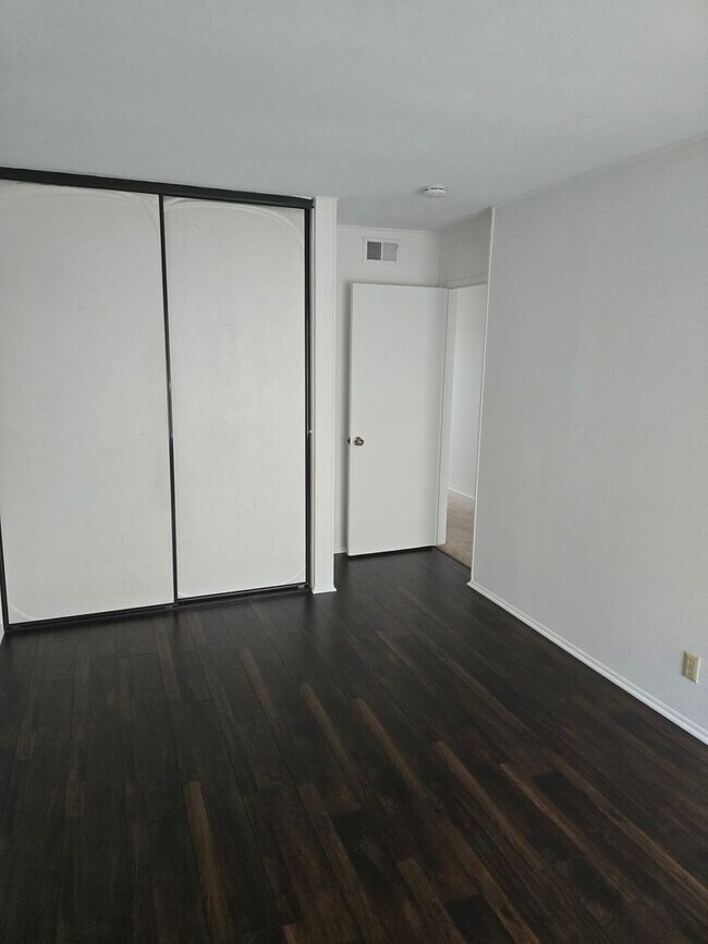 Building Photo - BEAUTIFUL 4 BEDROOM 3 BATH HOUSE. MOVE IN ...