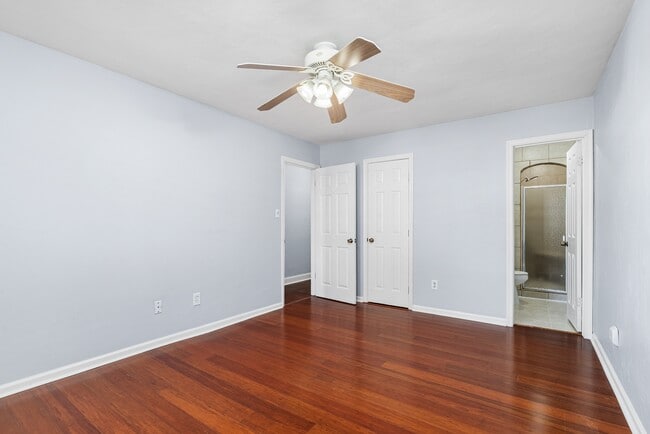 Building Photo - 1305 Eaglewood Dr