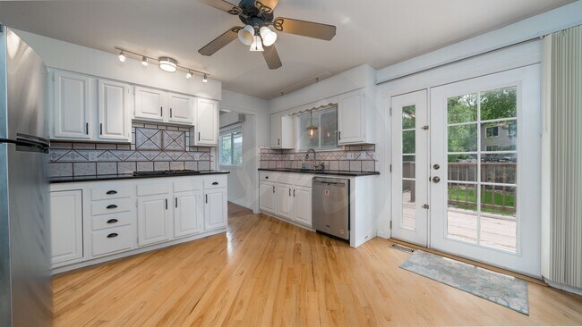 Building Photo - Beautiful Four Bedroom Home Near Broadmoor Bluffs