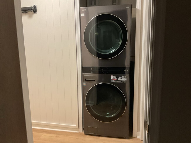 Building Photo - 215 Thornton Dr