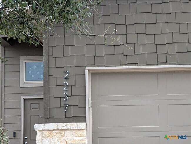 Building Photo - 2237 Avery Village