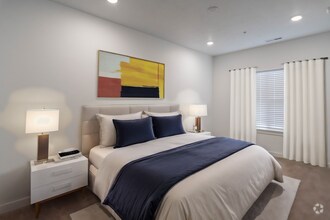 Building Photo - Gorgeous Grant Style Condo in Vista View