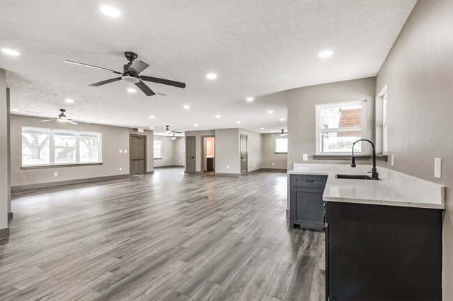 Building Photo - 9030 Almeda Genoa Rd