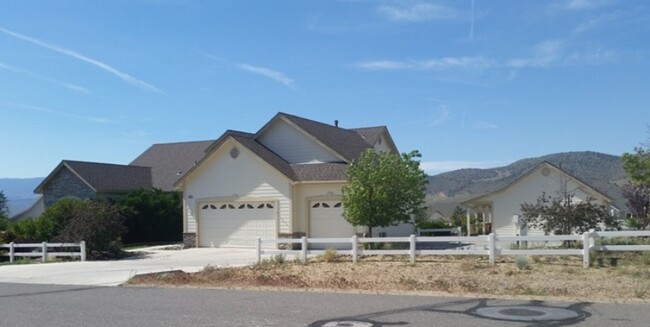 Primary Photo - Large home with Guest House in Skyline Ran...