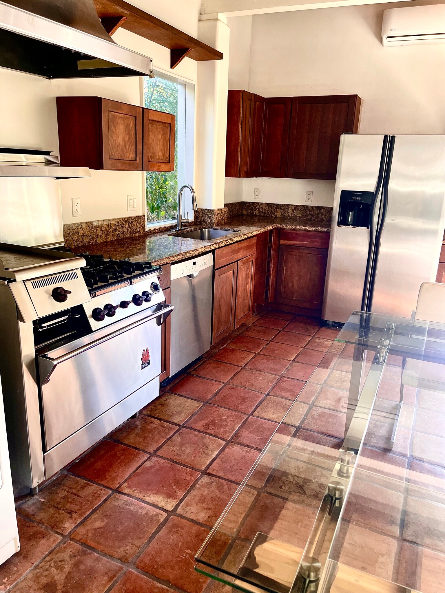 kitchen - 2366 Nichols Canyon Rd