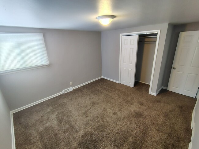 Building Photo - 4190 S Linden Rd