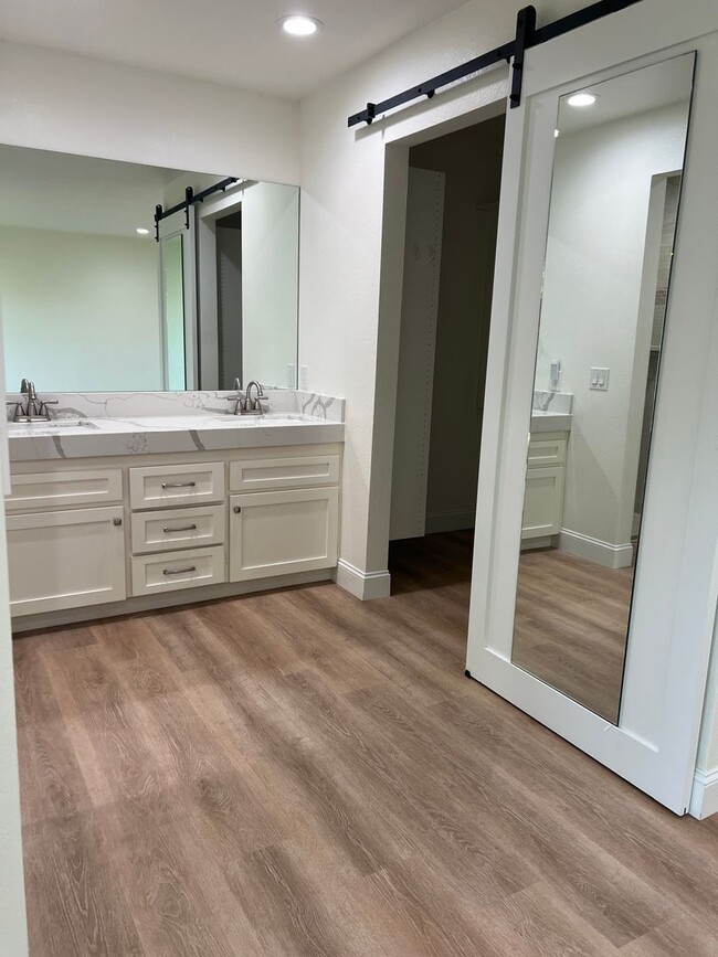 Building Photo - Beautiful Updated West Redding Home!