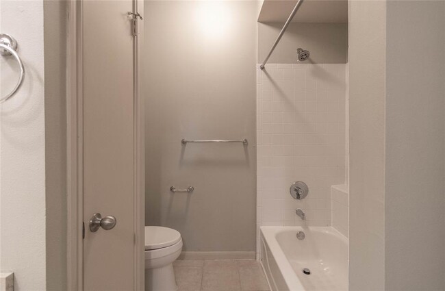 Building Photo - 2209 Hancock Dr