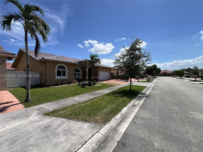 Building Photo - 8842 NW 142nd Ln