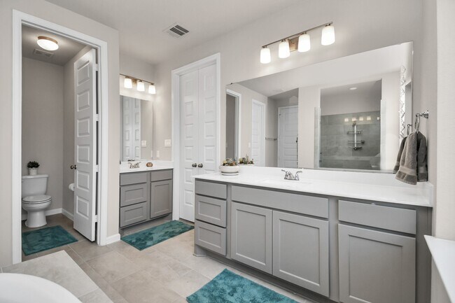 Building Photo - 5043 Morrison Dr